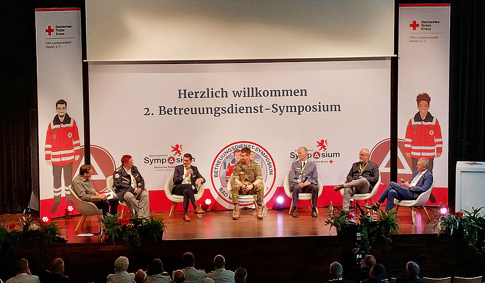 Experten sitzen als Podium auf der Bühne des Saals der Wandelhalle Bad Wildungen